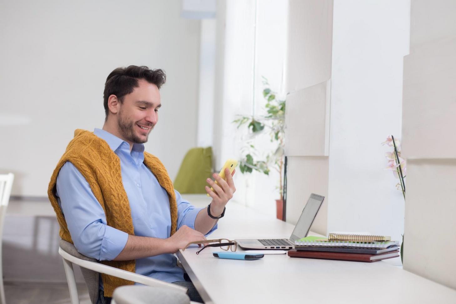 Interface interactive de la plateforme Glivonexia avec quiz gamifiés